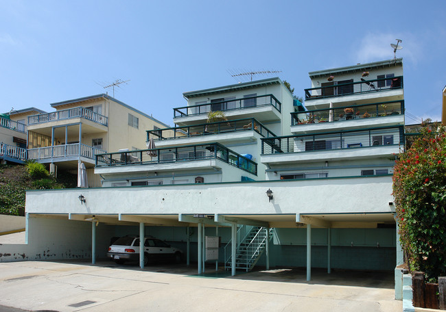 3311-3325 Hilltop Dr in Ventura, CA - Foto de edificio - Building Photo