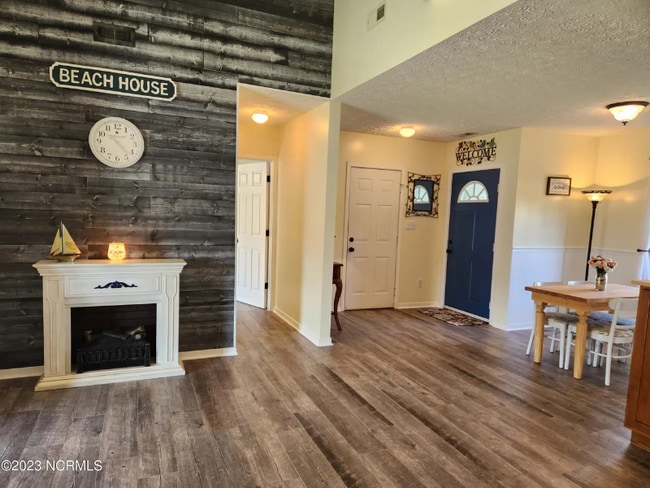 105 Huntmaster Ct in Newport, NC - Foto de edificio - Building Photo