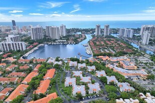 3571 Magellan Cir in Aventura, FL - Building Photo