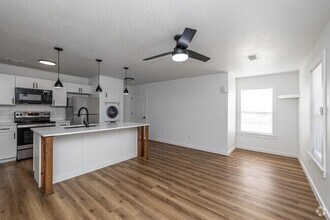 610 SE Moberly Ln in Bentonville, AR - Building Photo - Building Photo