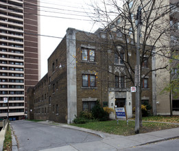 62-64 Charles St E in Toronto, ON - Building Photo - Building Photo