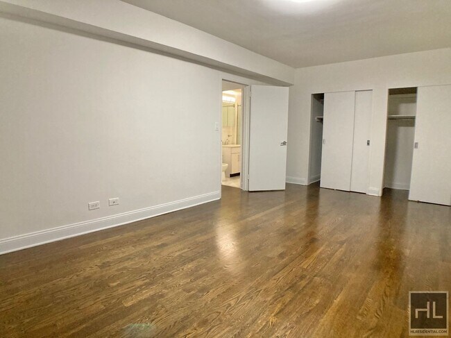 EAST 57 STREET in New York, NY - Building Photo - Building Photo