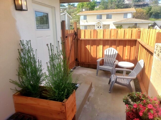 6038 Maury Ave, Unit ADU in Woodland Hills, CA - Building Photo - Building Photo