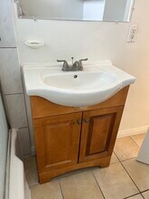 5644 1/2 Kester Ave in Van Nuys, CA - Building Photo - Building Photo