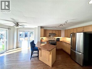 122 Foxborough Dr in Hamilton, ON - Building Photo - Building Photo
