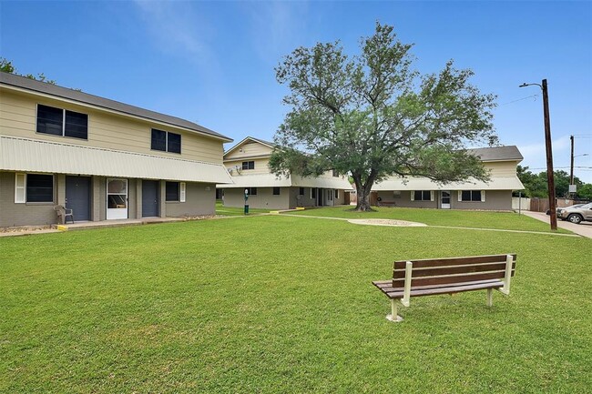 3533 Midwest Dr in Bryan, TX - Building Photo - Building Photo