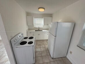 201 NW 77th St in Miami, FL - Building Photo - Building Photo