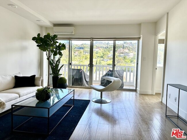 property at 999 N Doheny Dr