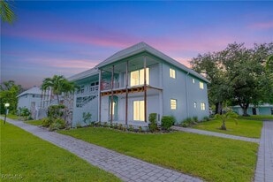 3225 E Riverside Dr in Ft. Myers, FL - Building Photo