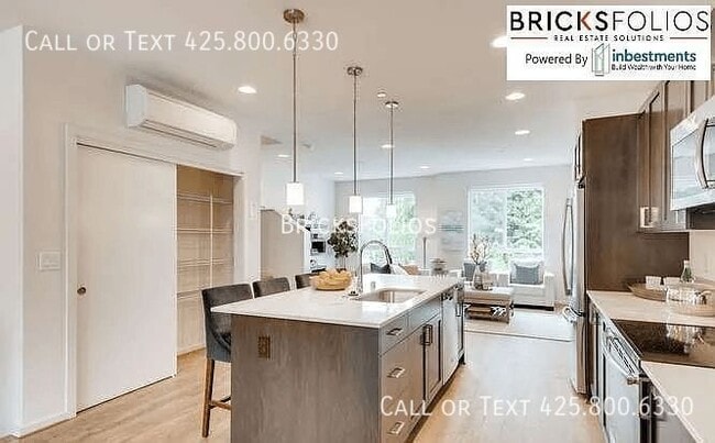 13706 Manor Way in Lynnwood, WA - Building Photo - Building Photo