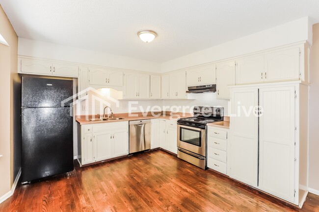 1221 Milwaukee St in Excelsior Springs, MO - Building Photo - Building Photo