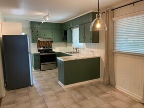 210 Park Rd in Mount Holly, NC - Building Photo - Building Photo