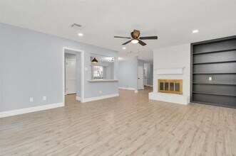 9404 Beechnut St in Houston, TX - Building Photo - Building Photo