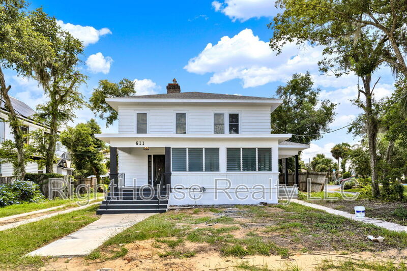 611 S Grove St in Eustis, FL - Building Photo