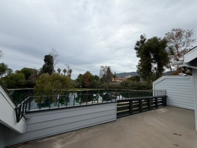 property at 1019 Lakeview Terrace