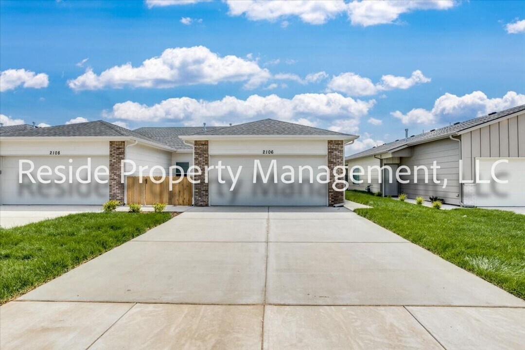 2154 Melody Ct in Goddard, KS - Foto de edificio