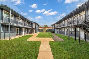 4706 Yellowstone Blvd in Houston, TX - Building Photo