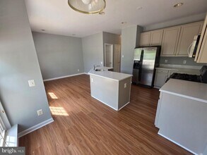 22486 Maison Carree Square in Ashburn, VA - Building Photo - Building Photo