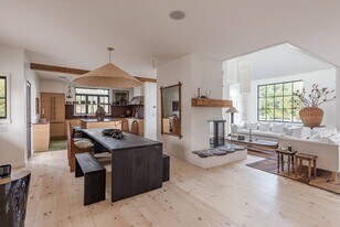 46 Edison Dr in Montauk, NY - Building Photo