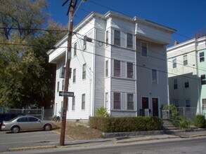 98 Snow St, Unit 98 in Fitchburg, MA - Building Photo - Building Photo