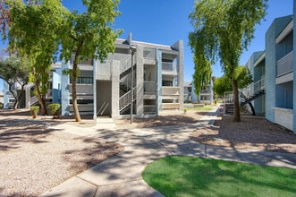 Park Vista in Phoenix, AZ - Building Photo - Building Photo