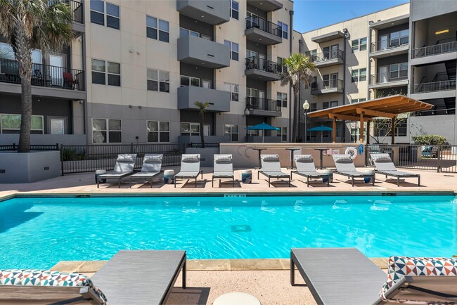 Urban Crest Apartments in San Antonio, TX - Building Photo - Building Photo