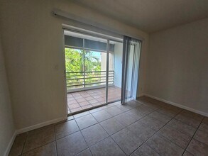 120 Sparrow Dr, Unit 309 in Royal Palm Beach, FL - Building Photo - Building Photo