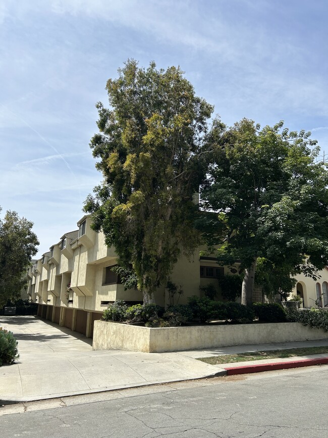 276 E Bellevue Dr