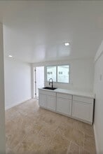 9330 SW 24th St in Miami, FL - Building Photo - Building Photo