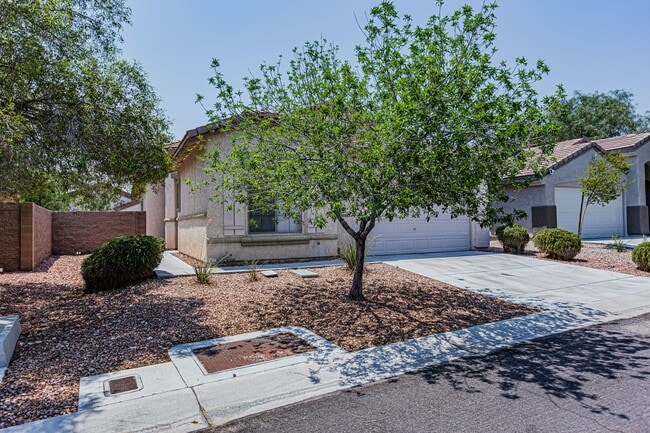 4899 Monteleone Ave in Las Vegas, NV - Building Photo - Building Photo
