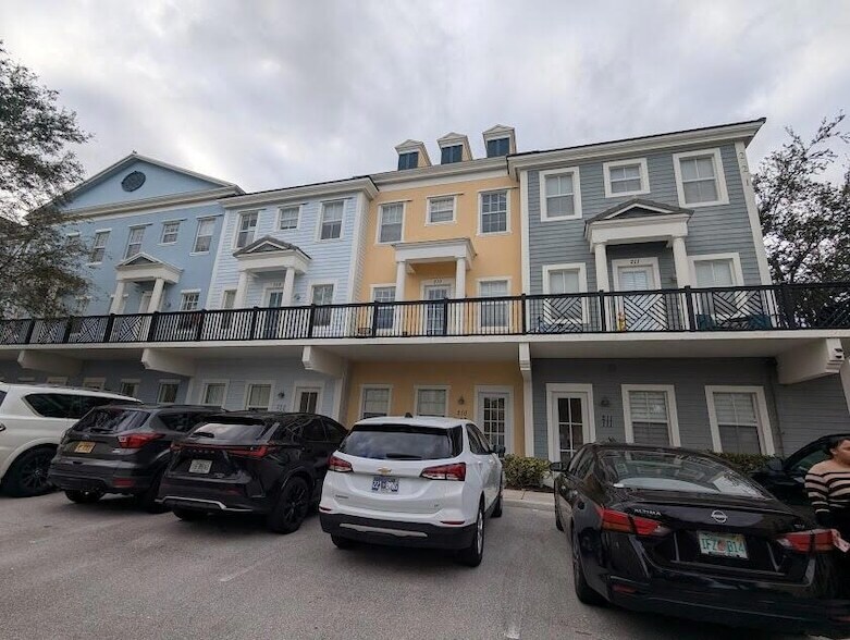 221 Greenwich Cir, Unit 210 in Jupiter, FL - Building Photo