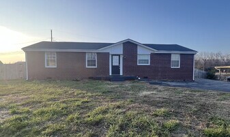 105 Ambrose Dr in Clarksville, TN - Building Photo