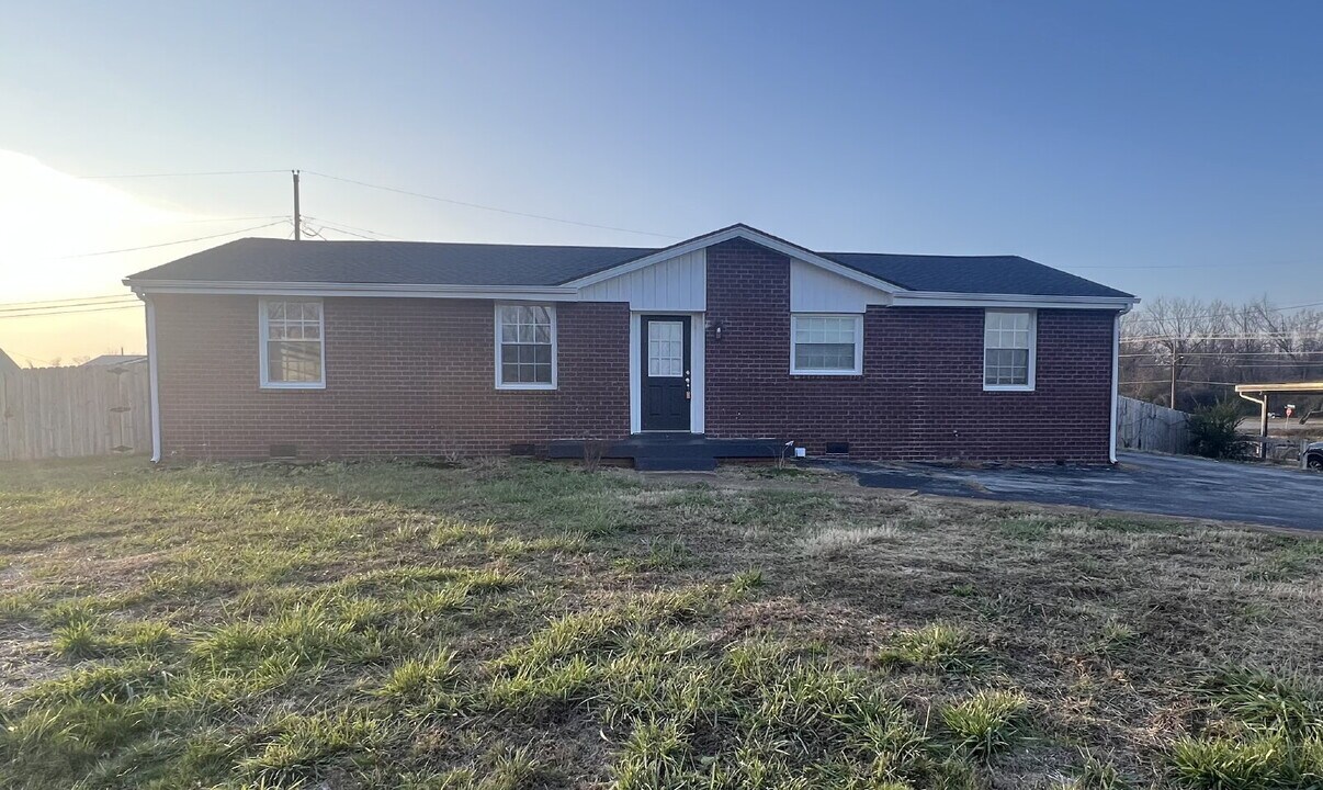 105 Ambrose Dr in Clarksville, TN - Building Photo