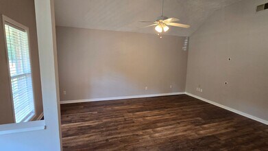 210 Bent Oaks Dr in Jackson, TN - Building Photo - Building Photo