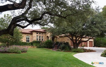 507 Lakeview Blvd in New Braunfels, TX - Foto de edificio - Building Photo