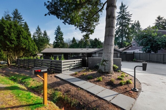 16631 10th Ave NW in Shoreline, WA - Building Photo - Building Photo