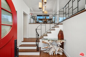 2444 Carman Crest Dr in Los Angeles, CA - Building Photo - Building Photo