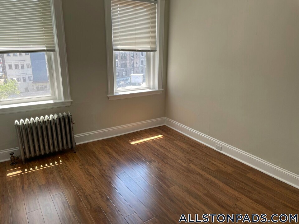 1197 Commonwealth Ave in Boston, MA - Building Photo