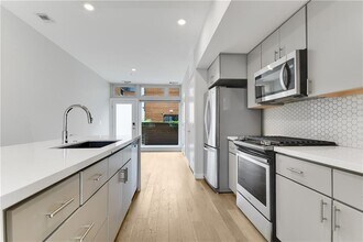 2002 E 7th St in Austin, TX - Building Photo - Building Photo