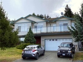 5775 Bradbury Rd in Nanaimo, BC - Building Photo