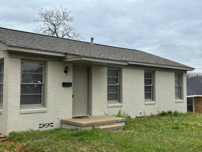 property at 1118 Woodley St