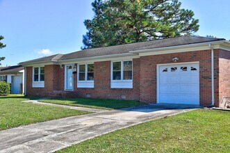 3817 Colonial Pkwy in Virginia Beach, VA - Foto de edificio - Building Photo