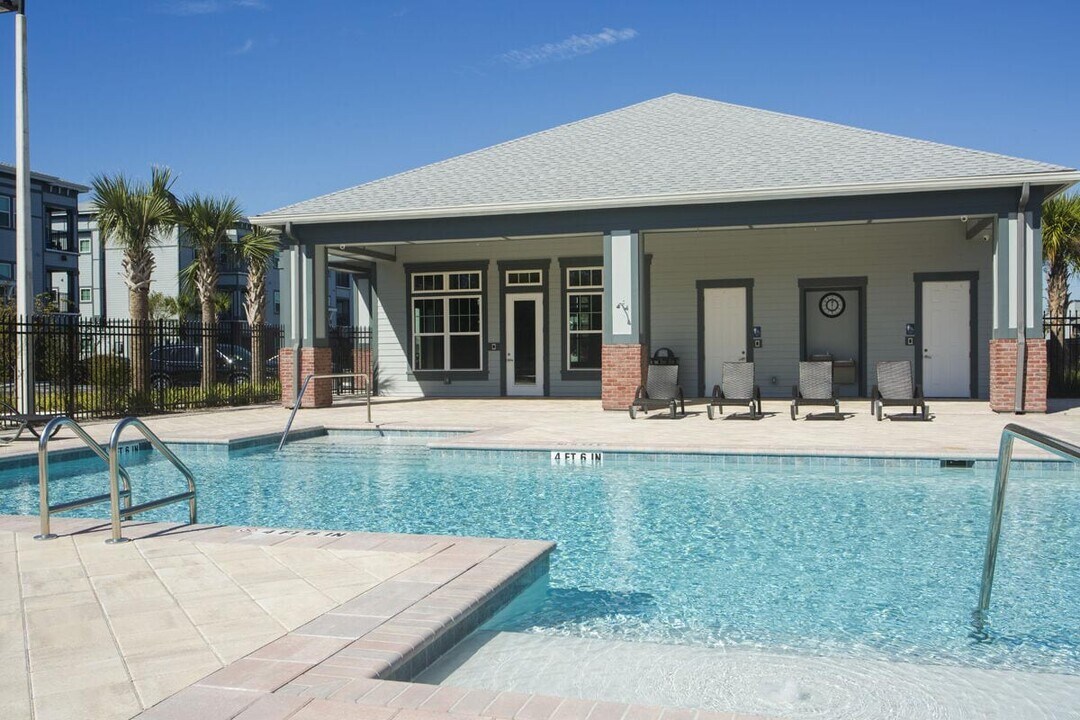 The Edge at Brandon in Brandon, FL - Building Photo