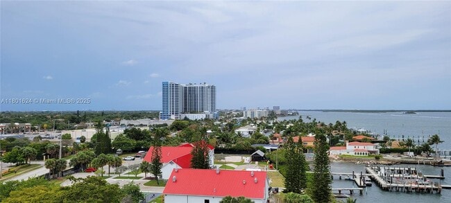 property at 3040 Lake Shore Dr