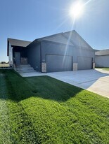 674 Long Path Ct in Goddard, KS - Building Photo