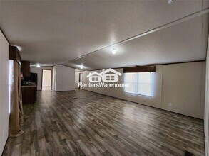 8021 Parker Elaine Dr in Cut And Shoot, TX - Foto de edificio - Building Photo
