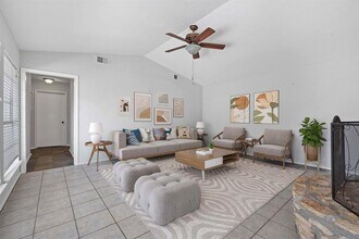 10103 Woodland Village Dr in Austin, TX - Building Photo - Building Photo