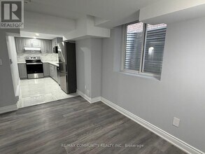 224 Fleetwood Dr in Oshawa, ON - Building Photo - Building Photo