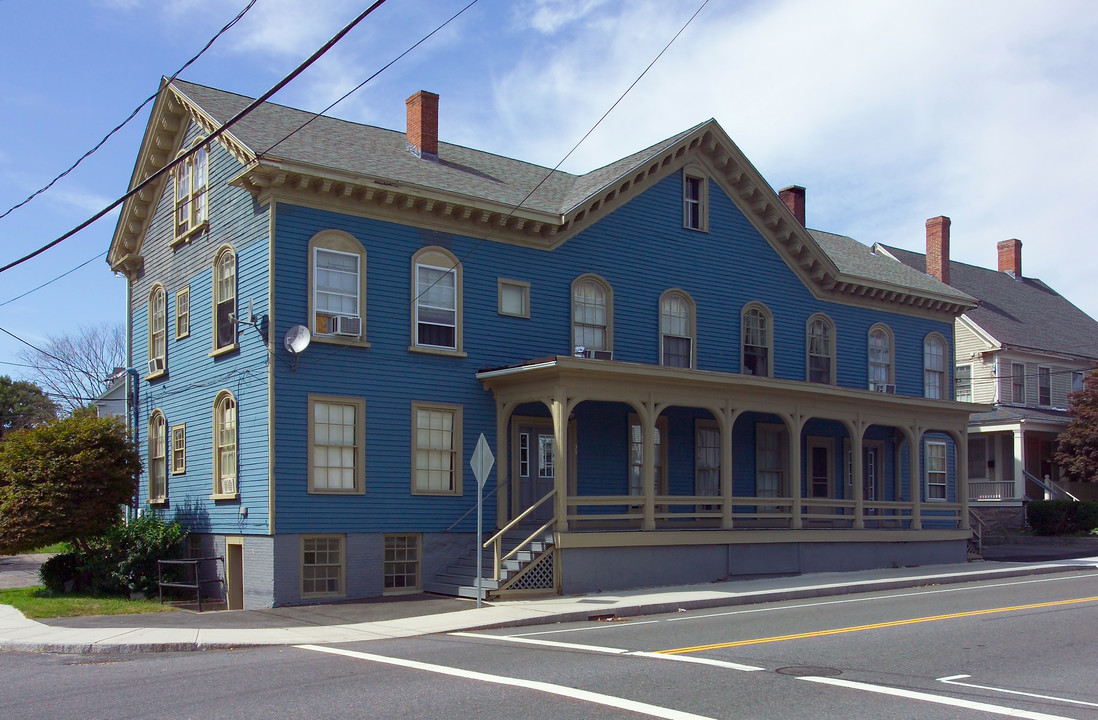 37 South St in Foxboro, MA - Building Photo