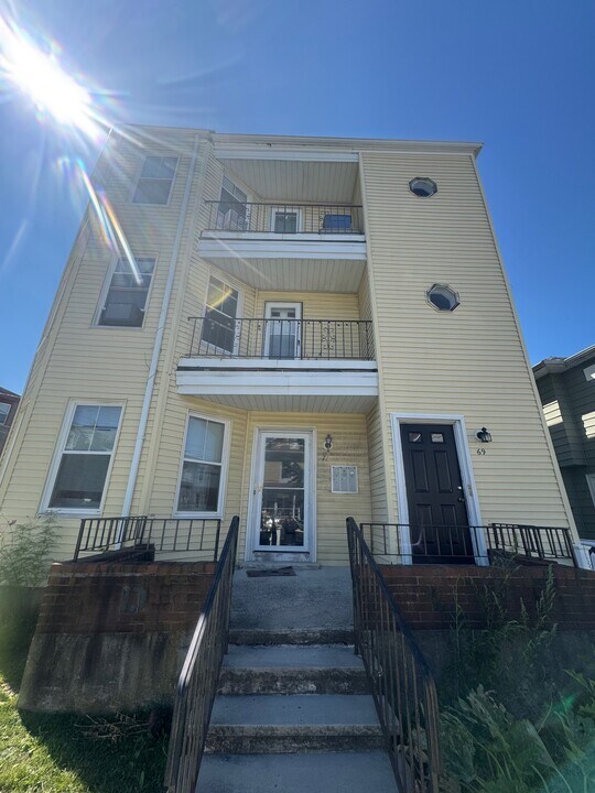 71 Winchester St, Unit 1 in Medford, MA - Building Photo